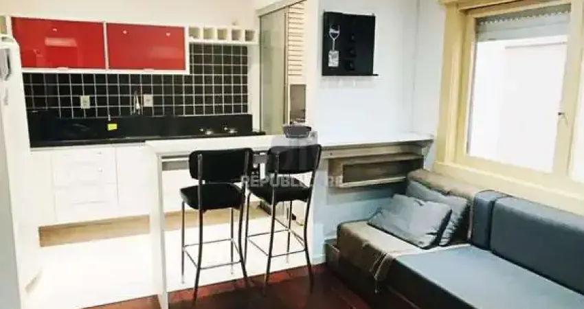 Apartamento à venda no centro histórico com 37 m² e 1 dormitório/quarto disponível.