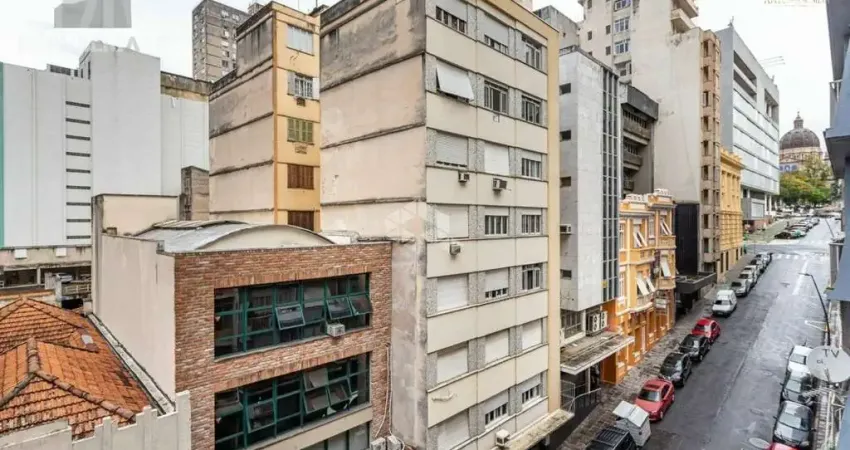 Apartamento à venda no centro histórico com 51m² e 1 dormitório/quarto disponível.
