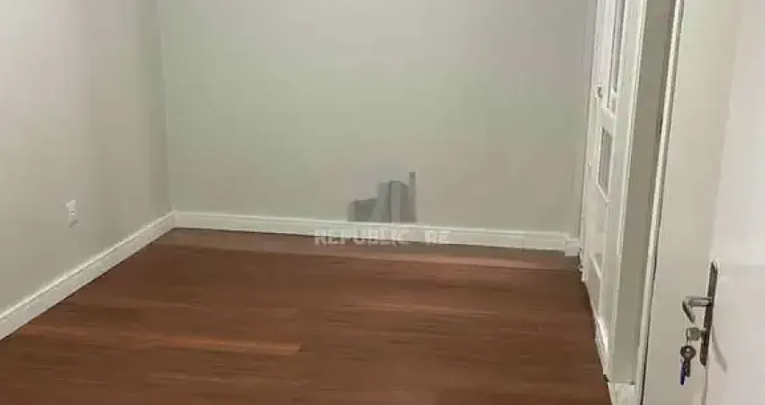 Apartamento à venda no centro histórico com 25m² e 1 dormitório/quarto disponível.