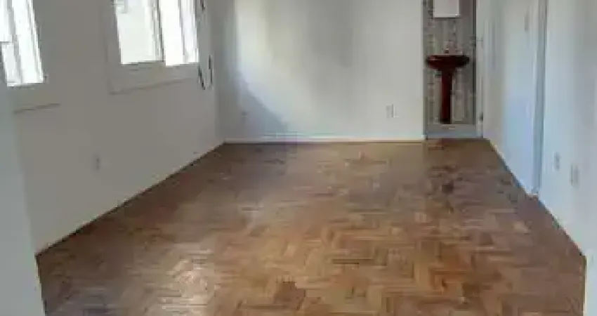 Apartamento à venda no centro histórico com 28 m² e 1 quarto/dormitório disponível.