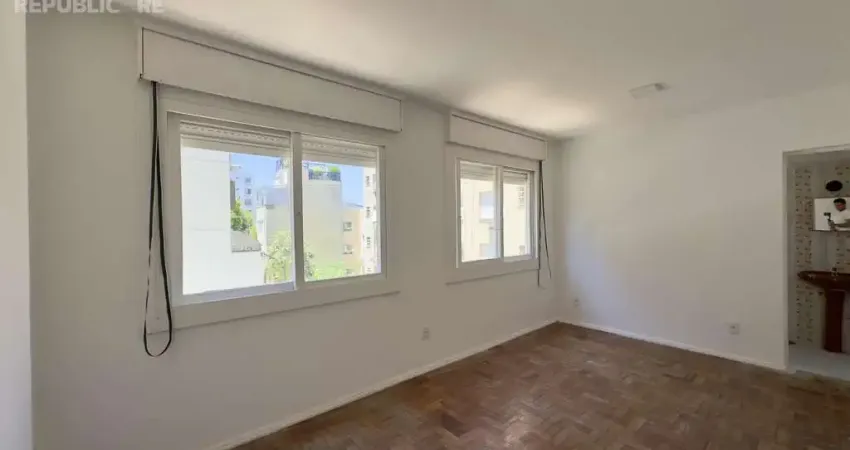 Apartamento à venda no centro histórico com 28 m² e 1 quarto/dormitório disponível.