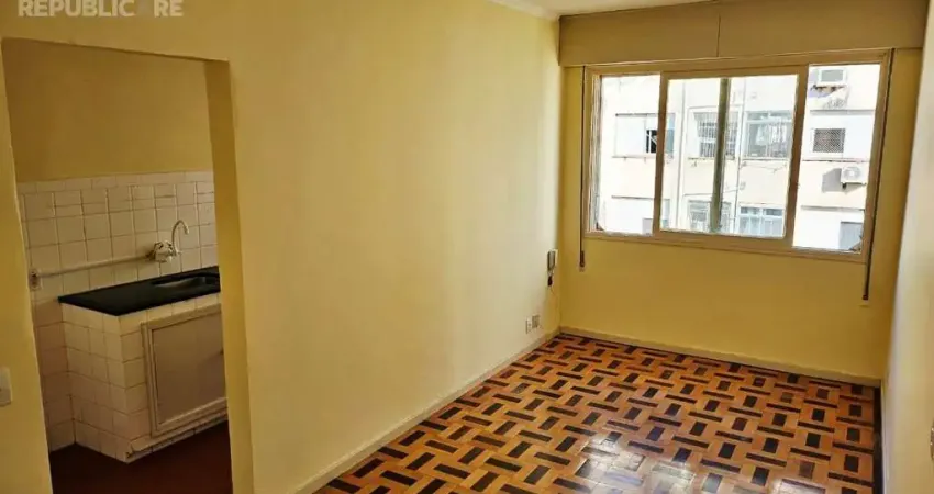 Apartamento à venda no centro histórico com 44m² e 1 dormitório/quartos disponíveis.
