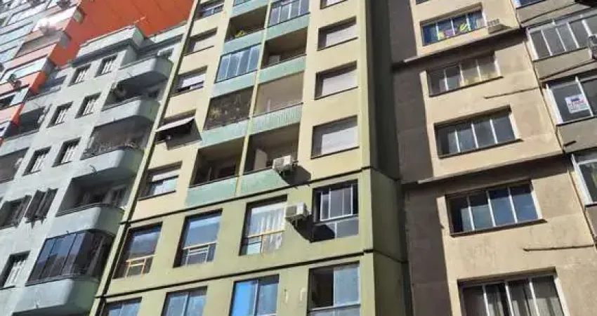 Apartamento à venda no centro histórico com 53 m² e 1 dormitório/quarto disponível.