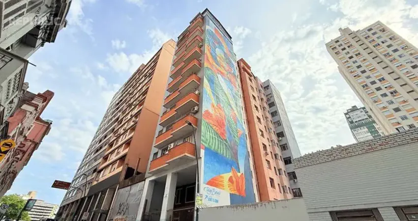 Apartamento à venda no centro histórico com 43 m² e 1 dormitório/quartos disponíveis.
