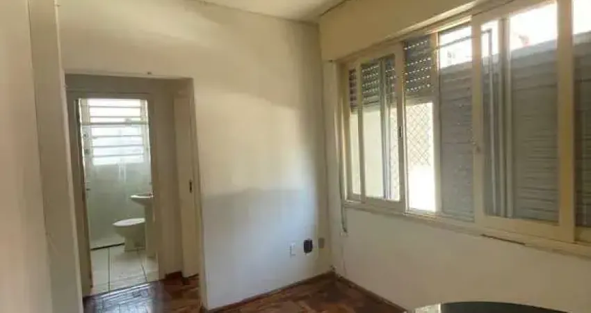 Apartamento para alugar no centro histórico com 27 m² e 1 dormitório/quarto disponível.