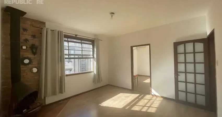 Fantástico apartamento para alugar na cidade baixa com 3 dormitórios e 82 m²