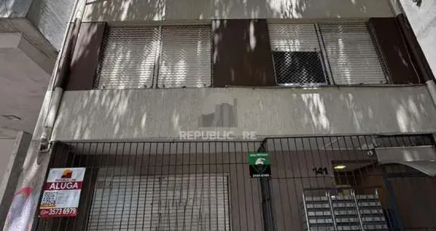 Apartamento para alugar na cidade baixa com 40 m² e 1 dormitório/quarto disponível.