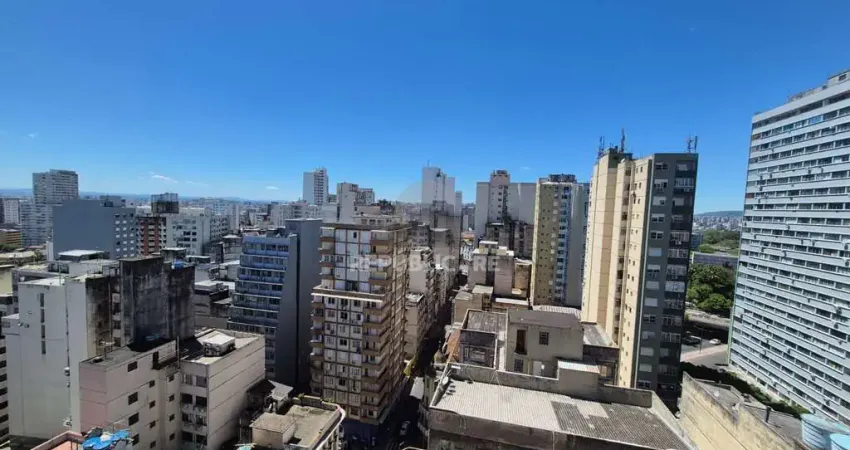 Apartamento à venda no centro histórico com 52 m² e 1 dormitório/quartos disponível.