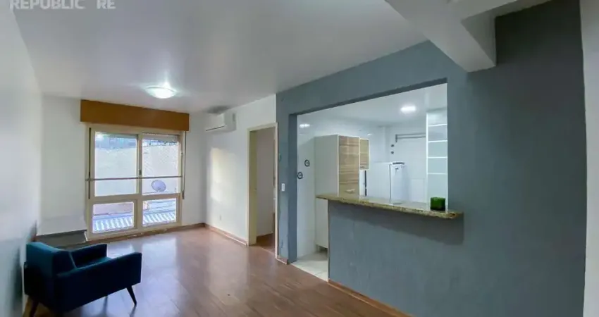 Apartamento para alugar no centro histórico com 1 dormitório e 42 m² de área útil.