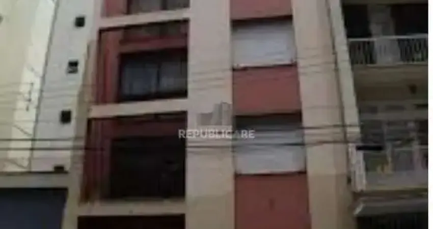 Apartamento à venda no centro histórico com 30 m² e 1 dormitório/quarto disponível.