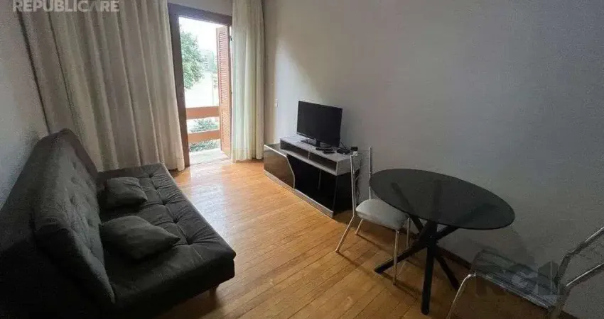 Apartamento à venda no centro histórico com 36 m² e 1 dormitório/quarto disponível.