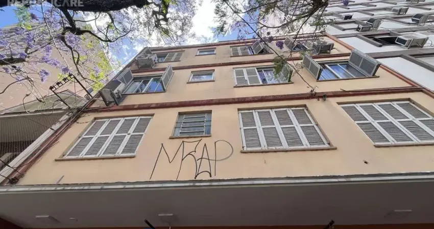 Apartamento à venda na cidade baixa com 70m² e 2 dormitórios/quartos disponíveis.