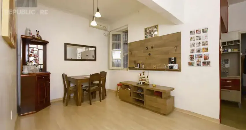 Apartamento à venda no centro histórico com 37 m² e 1 dormitório/quarto disponível.