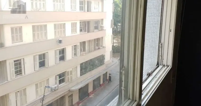 Apartamento à venda no centro histórico com 59 m² e 1 quarto/dormitório disponível.