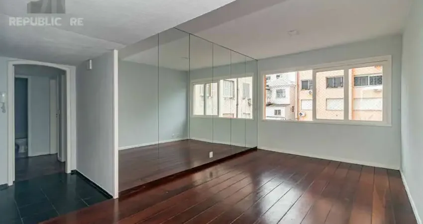 Apartamento à venda no centro histórico com 79 m² e 2 dormitórios/quartos disponíveis.