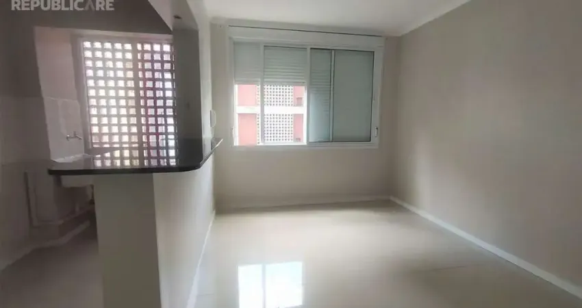 Apartamento à venda no centro histórico com 40 m² e 1 dormitório/quarto disponível.