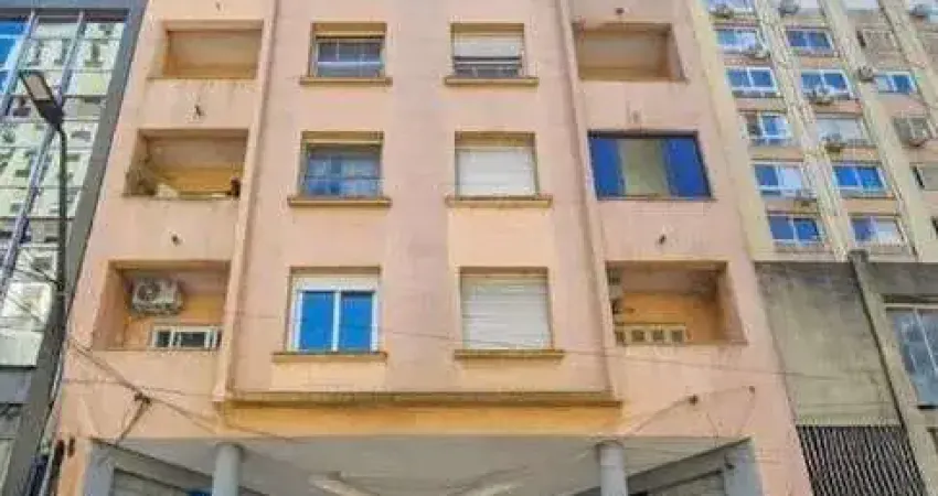 Cobertura à venda no centro histórico com 1 dormitório e 65 m² de área útil.