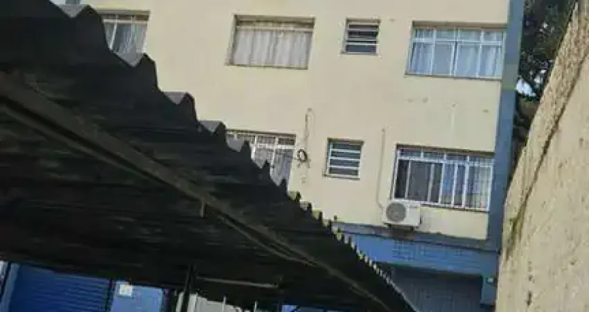 Apartamento à venda no centro histórico com 62 m² e 2 dormitórios/quartos disponível.