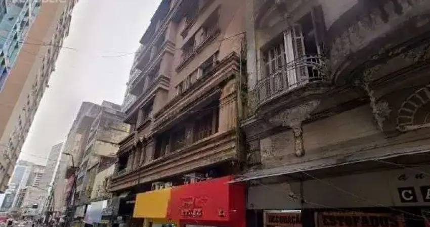 Escritório à venda no Centro Histórico com 122 m² de área útil disponível.