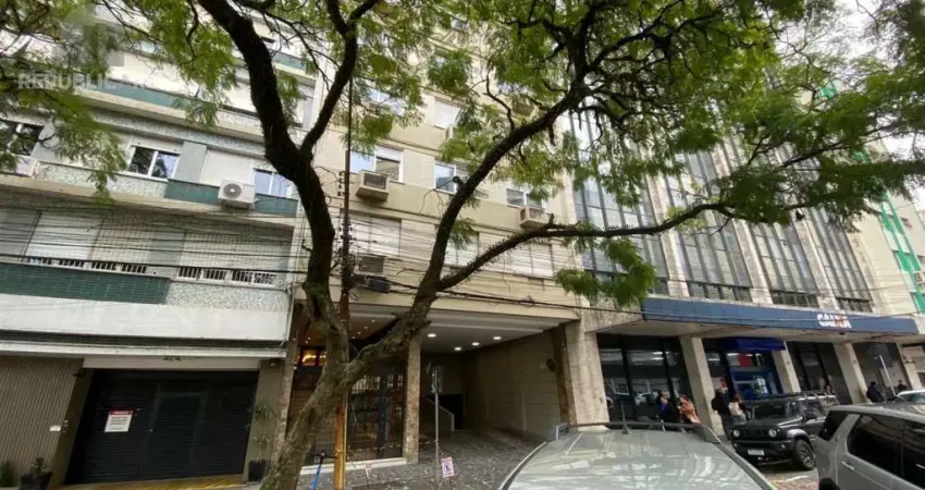 Apartamento à venda no centro histórico com 60 m² e 2 dormitórios/quartos disponíveis.