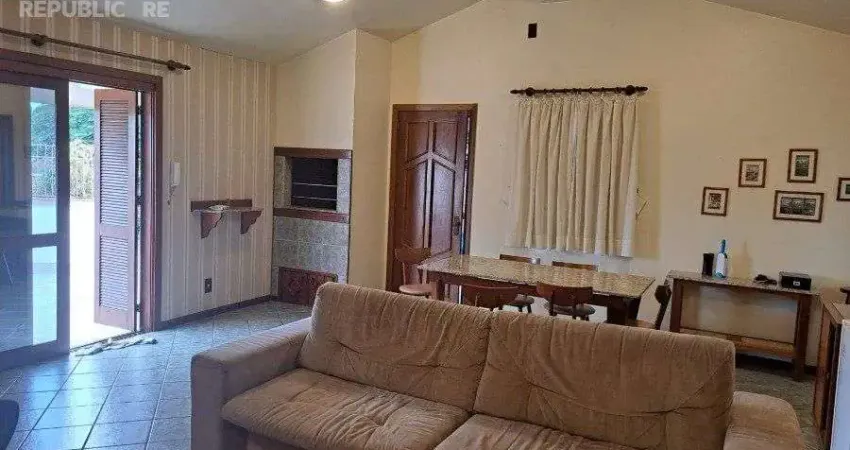 Apartamento cobertura à venda com 3 dormitórios no bairro Petrópolis, 178 m².