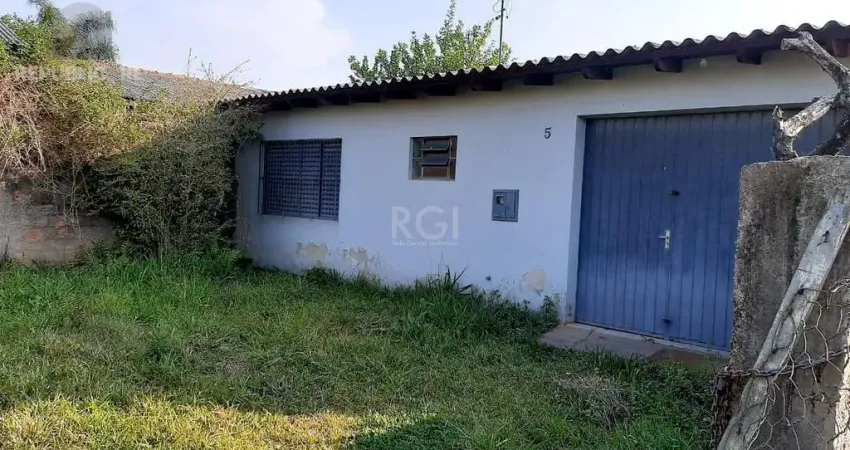 Casa residencial à venda no bairro Ponta Grossa com 1 dormitório e 80 m² úteis.