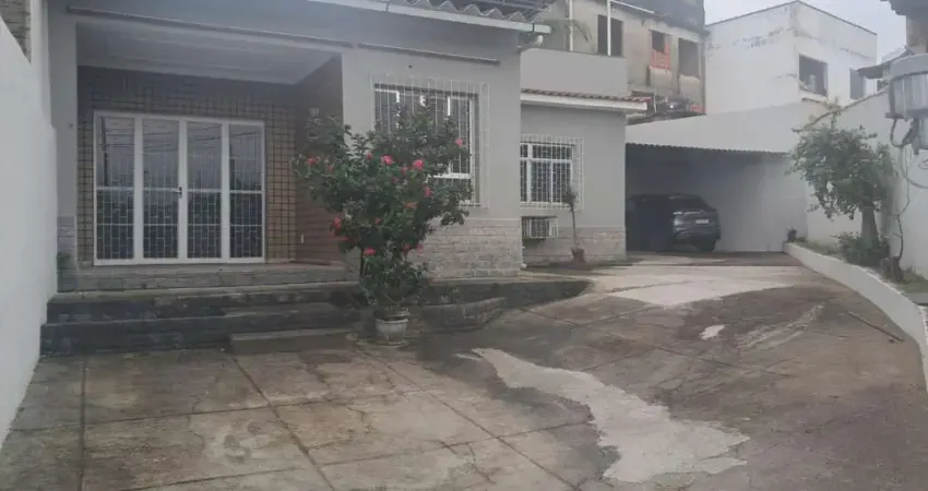 Casa para Venda em Rio de Janeiro, Campo Grande, 3 dormitórios, 2 banheiros, 2 vagas