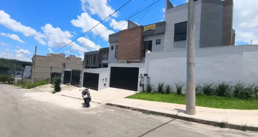 Linda casa de 3 quartos no Francisco Bernardino/ Jardim São João - Juiz de Fora - MG