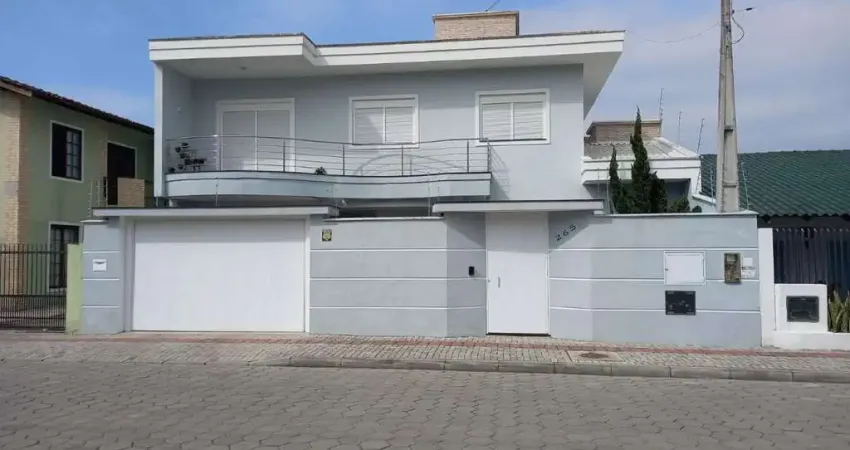 Casa alto padrão no centro de Balneário de Piçarras