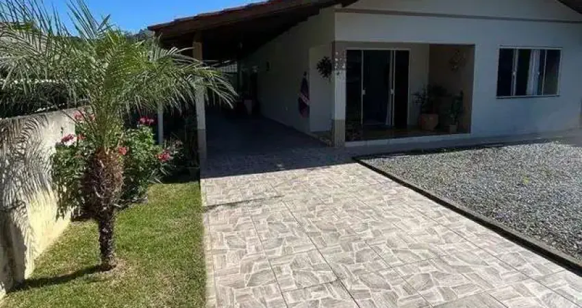 Casa com 3 dormitórios sendo 1 suíte na Praia de São Miguel