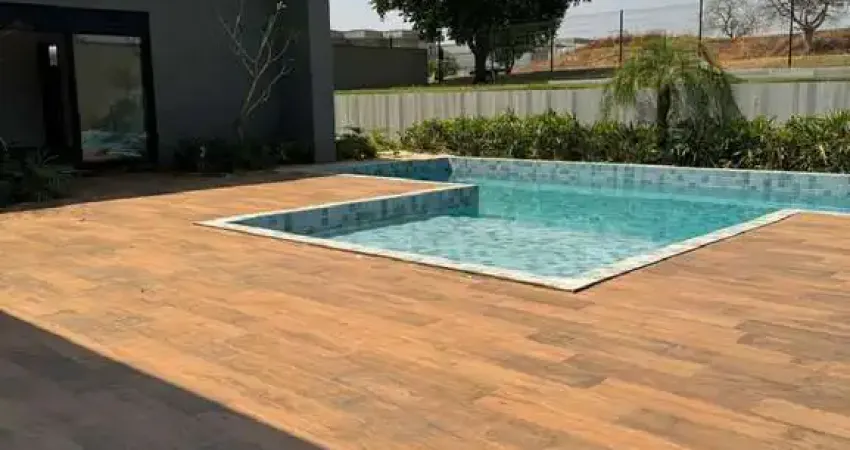 Casa de alto padrão a venda no condomínio portal do sol green go