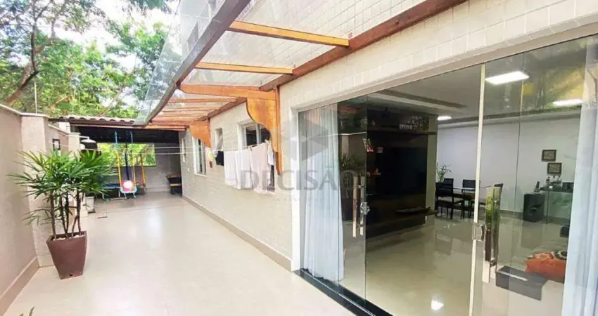 Área privativa com ampla área externa bem planejada e decorada pronta para morar!