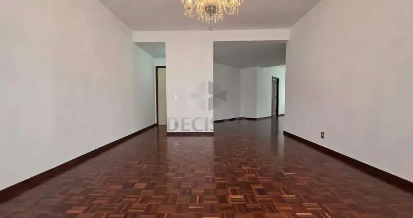 Esse imóvel é um charme! 4 quartos retro super conservado, amplo e confortável . agende sua visita!