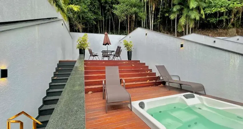 Sobrado geminado de alto padrão com 3 suítes no bairro glória