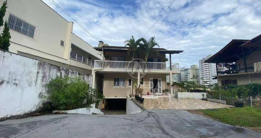 Terreno com Casa à venda, 720 m² por R$ 2.500.000 - Victor Konder - Blumenau/SC