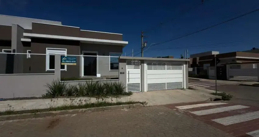 À Venda casa de esquina com 3 dormitórios e suíte em São Leopoldo