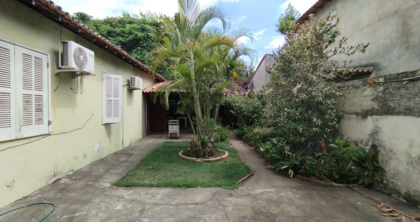 Casa para Venda em Cabo Frio, Palmeiras, 5 dormitórios, 1 suíte, 3 banheiros, 3 vagas