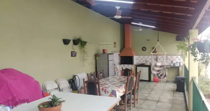 Casa térrea acima do nível da rua - 230m² - 4 dormitórios 1 suíte - bosque dos eucaliptos - sjc