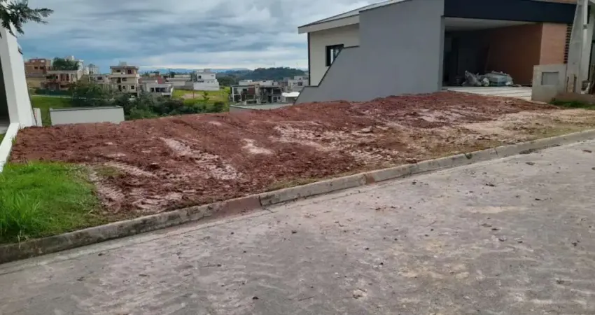 TERRENO EM CONDOMÍNIO FECHADO A VENDA COM 377,84m, PARTE ALTA COM VISTA PRIVILEGIADA - CONDOMÍNIO VERANA.