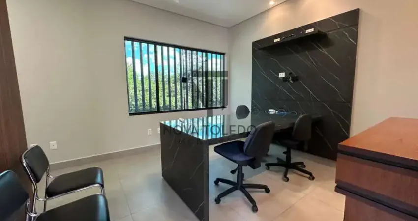 Sala comercial para locação mobiliada pavimento superior com 23 metros quadrados.