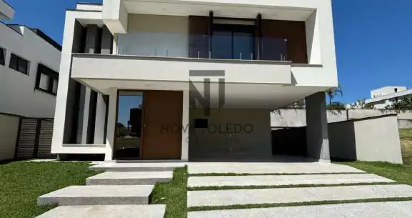 Casa com piscina em frente à praça - 5 suítes - Condomínio Alphaville II