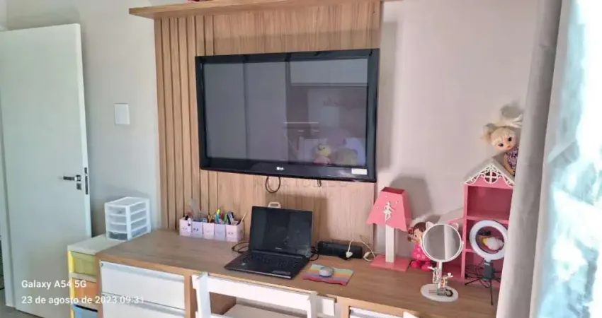 Casa em condomínio no urbanova com 3 suítes, 210m², armários planejados em toda, churrasqueira e quintal.