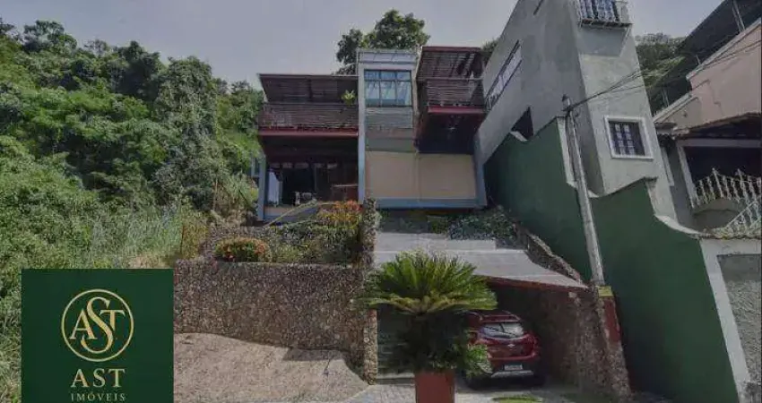 AST IMÓVEIS VENDE casa duplex, moderna, em rua sem saída de São Francisco por R$ 1.380.000,00