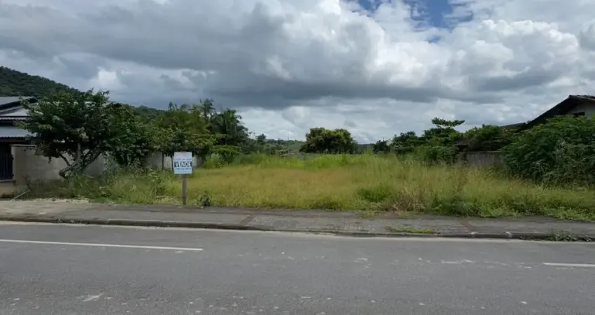 Ótima Oportunidade! Terreno Amplo e Plano à Venda no Bairro Bracinho – Schroeder**