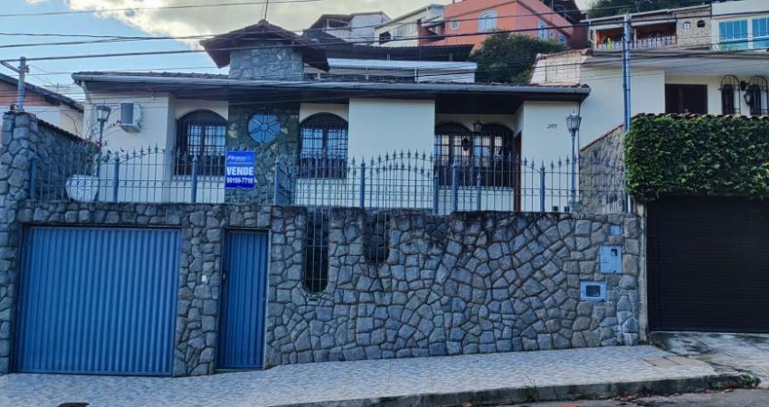 Casa com 4 quartos à venda na Avenida Doutor Moacyr Siqueira, Jardim do Sol, Juiz de Fora