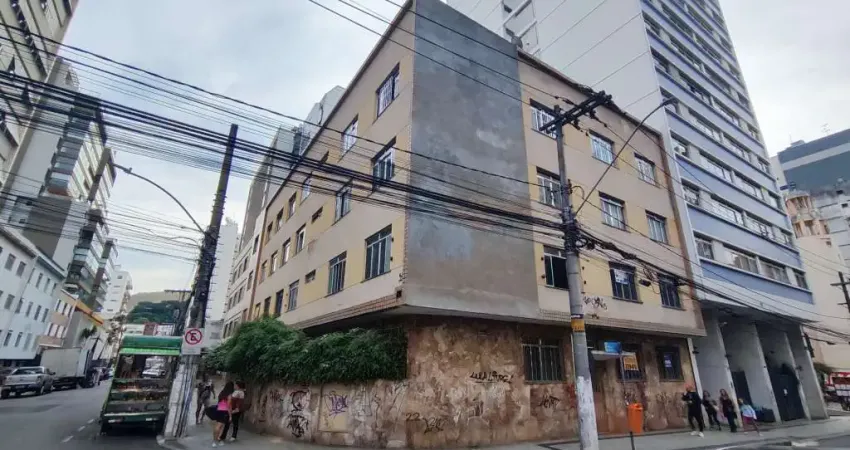 Apartamento amplo e térreo, sem nenhuma escada, com 3 vagas de garagem!