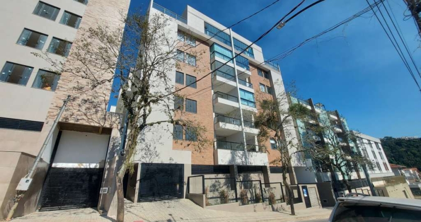Cobertura com 5 quartos, suíte, 3 vagas, elevador no Vale do Ipê