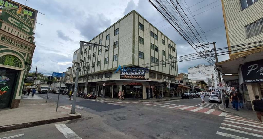 Apartamento com 02 quartos no Centro.