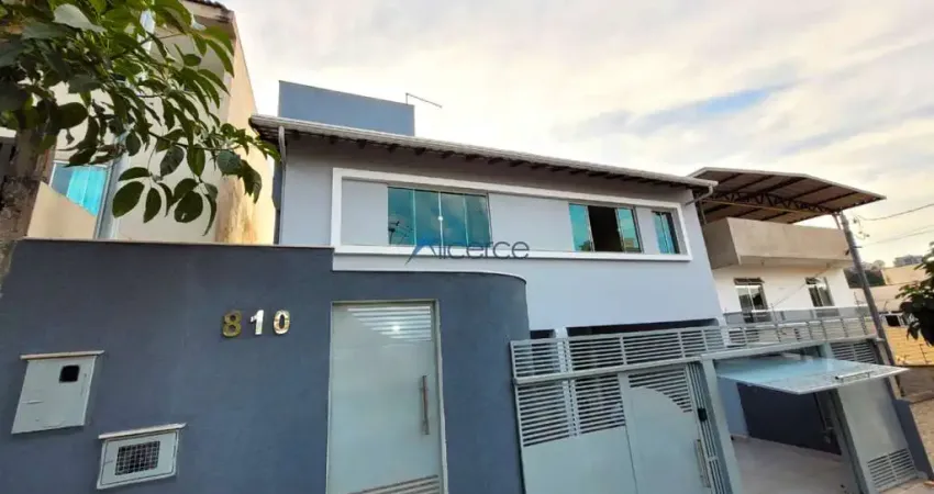 Casa individual com 03 quartos no Recanto da Mata, um dos melhores  bairros da Zona Norte.