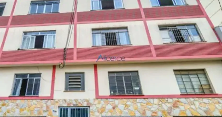 Apartamento amplo e reformado muito bem localizado no Centro!